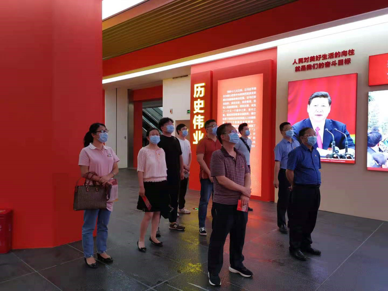 参观现场.jpg